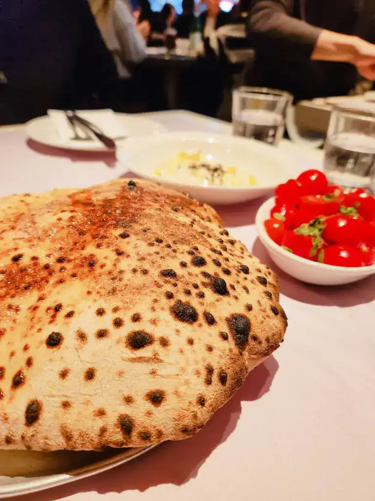 雪梨美食推薦|Bar Totti’s 知名窯烤麵包跟醃漬小番茄